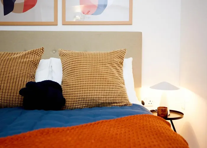 Luxury New Built Split-Level Flat With Rooftop Gardens Access